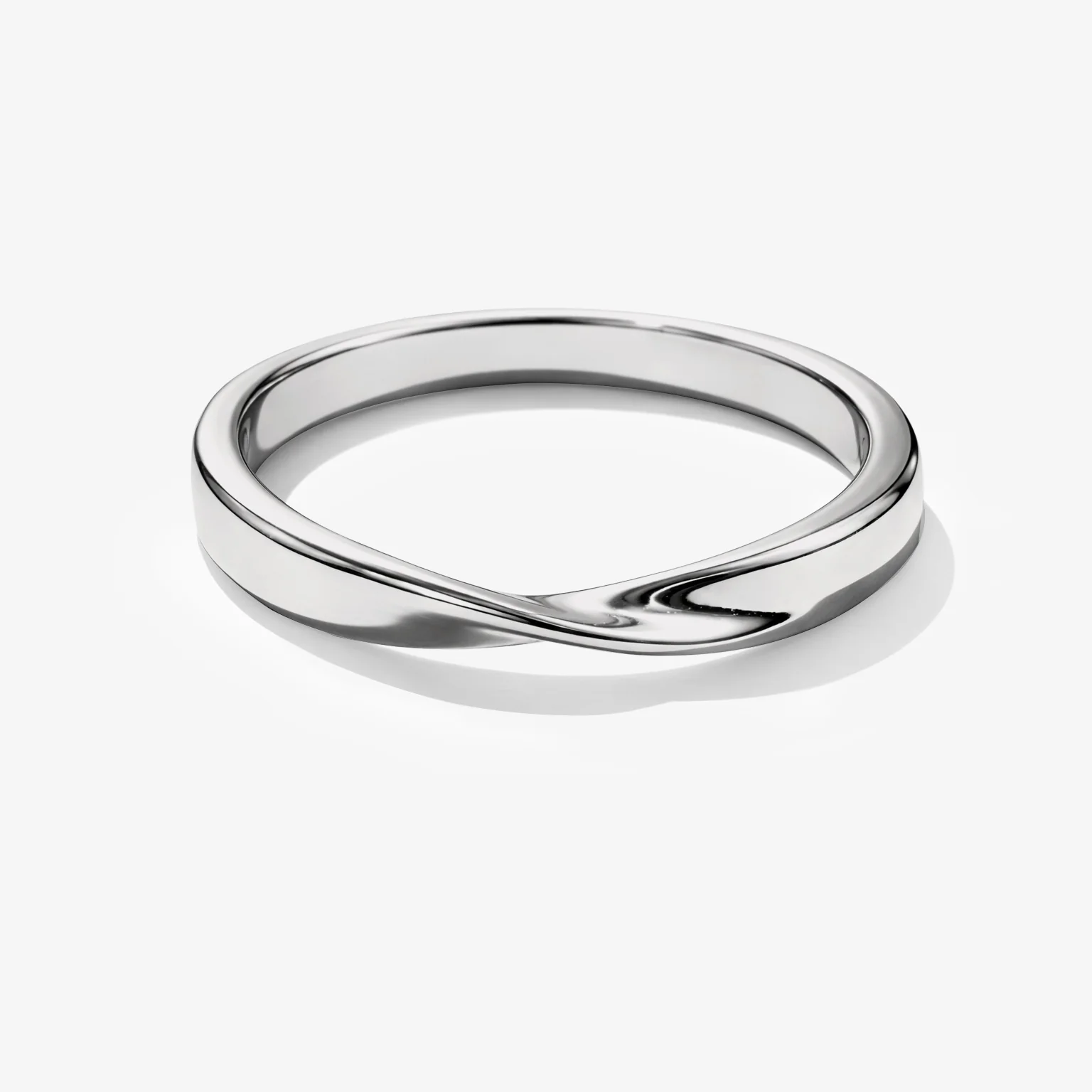 Bague argentée avec torsade en acier inoxydable